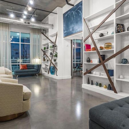 Modern 2 Bed Getaway Steps From Tropicana Field セント・ピーターズバーグ エクステリア 写真