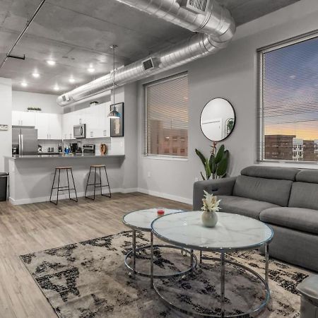 Modern 2 Bed Getaway Steps From Tropicana Field セント・ピーターズバーグ エクステリア 写真
