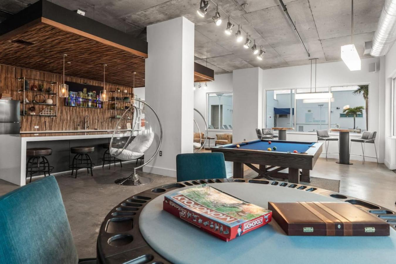 Modern 2 Bed Getaway Steps From Tropicana Field セント・ピーターズバーグ エクステリア 写真