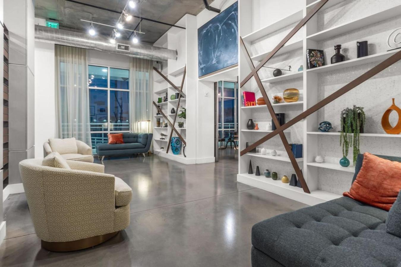 Modern 2 Bed Getaway Steps From Tropicana Field セント・ピーターズバーグ エクステリア 写真