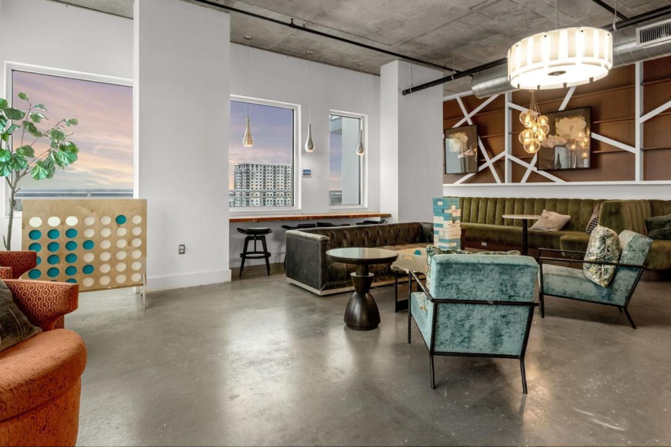 Modern 2 Bed Getaway Steps From Tropicana Field セント・ピーターズバーグ エクステリア 写真