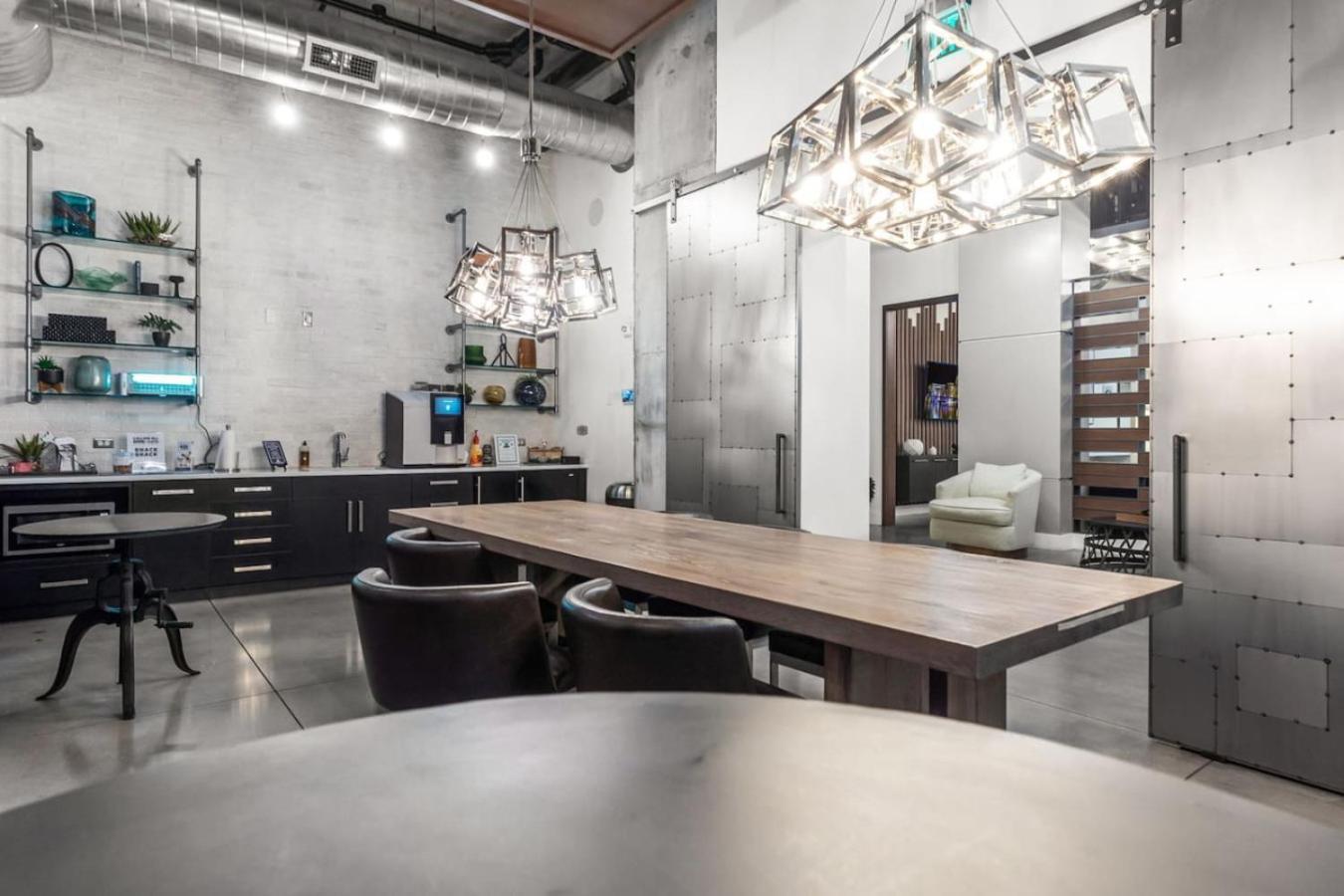 Modern 2 Bed Getaway Steps From Tropicana Field セント・ピーターズバーグ エクステリア 写真