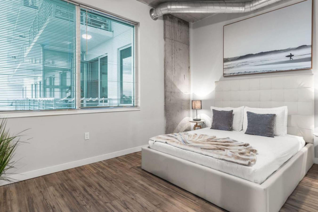 Modern 2 Bed Getaway Steps From Tropicana Field セント・ピーターズバーグ エクステリア 写真