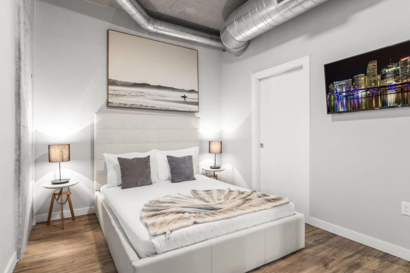Modern 2 Bed Getaway Steps From Tropicana Field セント・ピーターズバーグ エクステリア 写真
