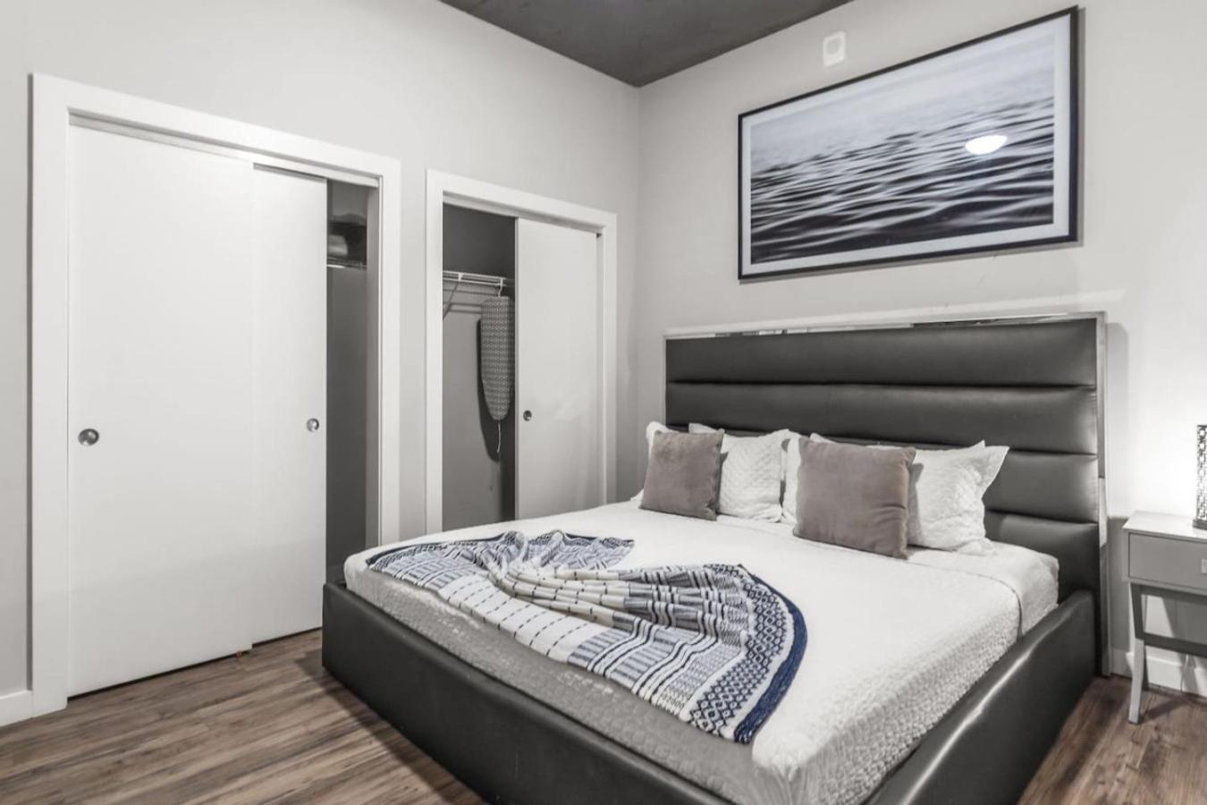 Modern 2 Bed Getaway Steps From Tropicana Field セント・ピーターズバーグ エクステリア 写真
