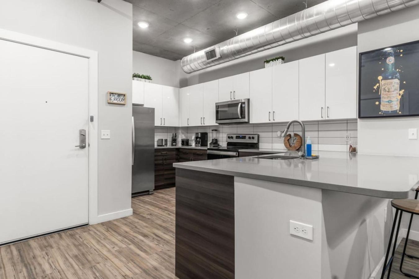 Modern 2 Bed Getaway Steps From Tropicana Field セント・ピーターズバーグ エクステリア 写真