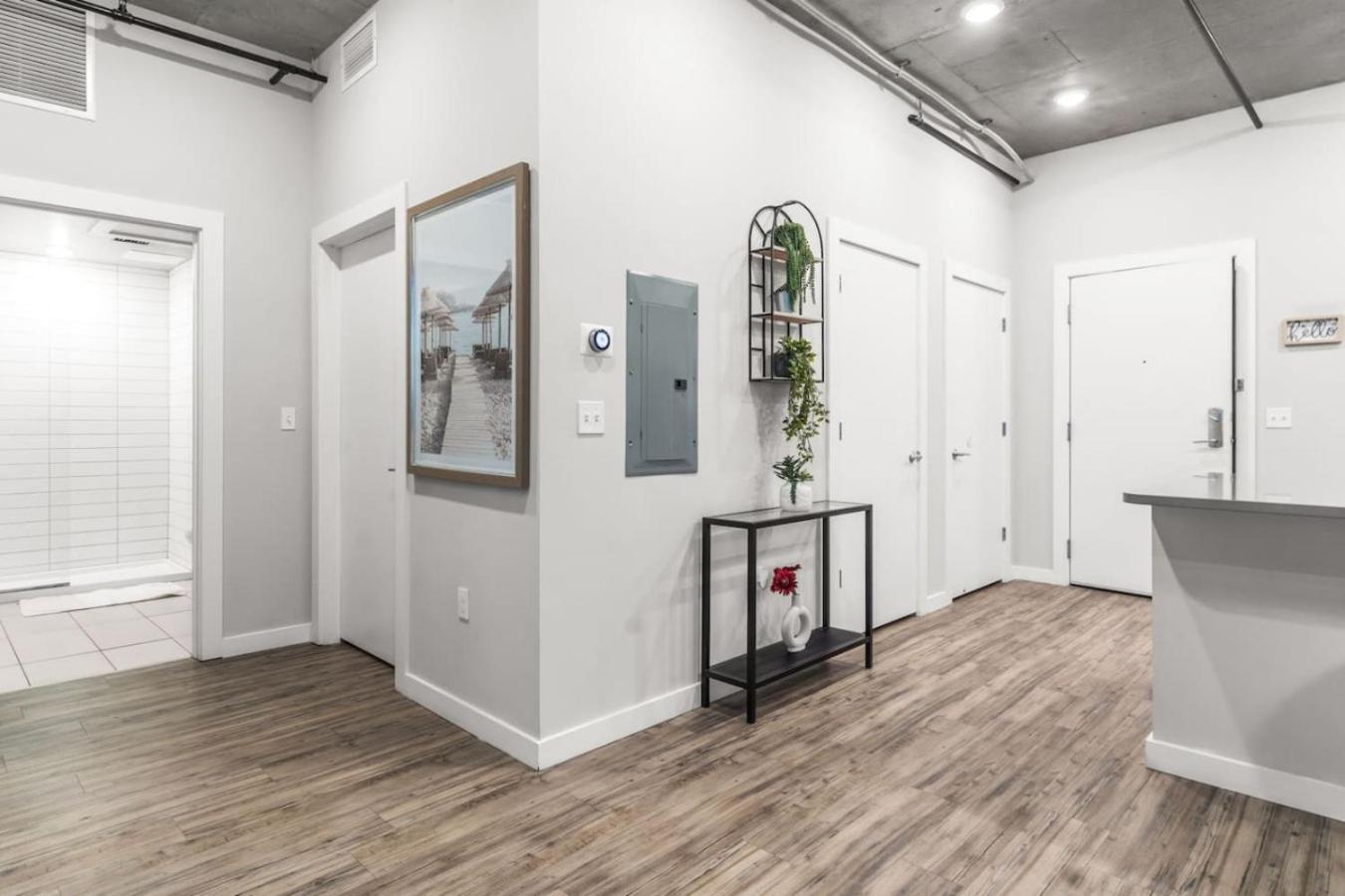 Modern 2 Bed Getaway Steps From Tropicana Field セント・ピーターズバーグ エクステリア 写真
